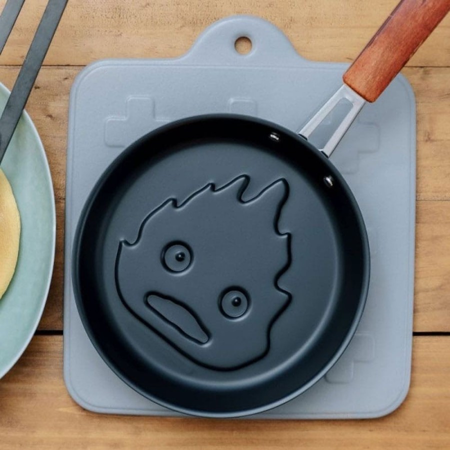 Shop Benelic Merchandise | Studio Ghibli - Das Wandelnde Schloss - Antihaft-Pfannkuchenpfanne Calcifer: Benelic