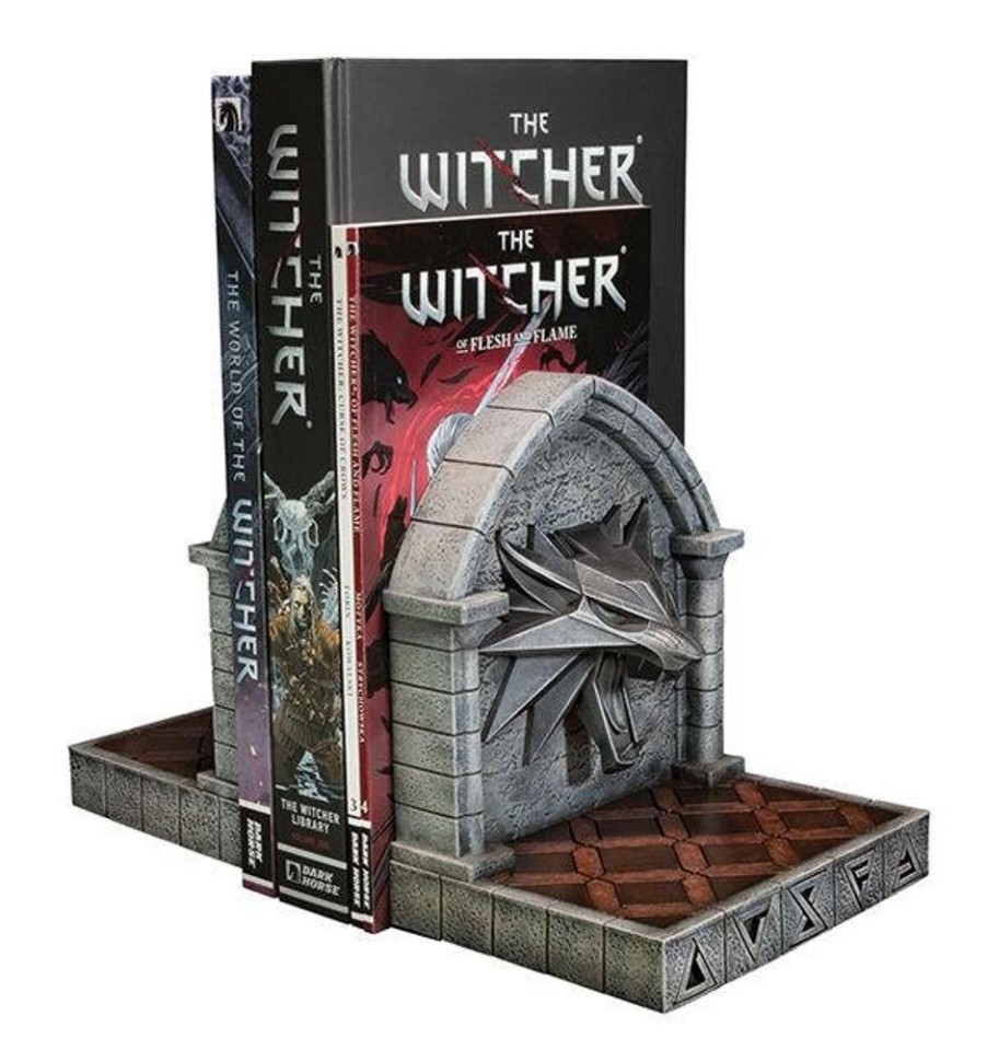 Shop Dark Horse Collectibles | The Witcher 3: Wild Hunt - The Wolf Buchstutze: Dark Horse